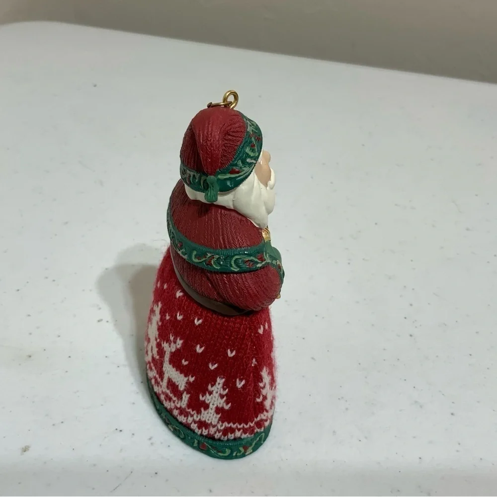 2004 Hallmark Keepsake Ornament Santas from Around the World NORW…